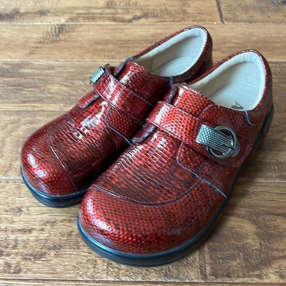 Alegria Khloe PRO Garnet Snake Patent Leather Comfort Nursing Clog Size 35 - Picture 9 of 15